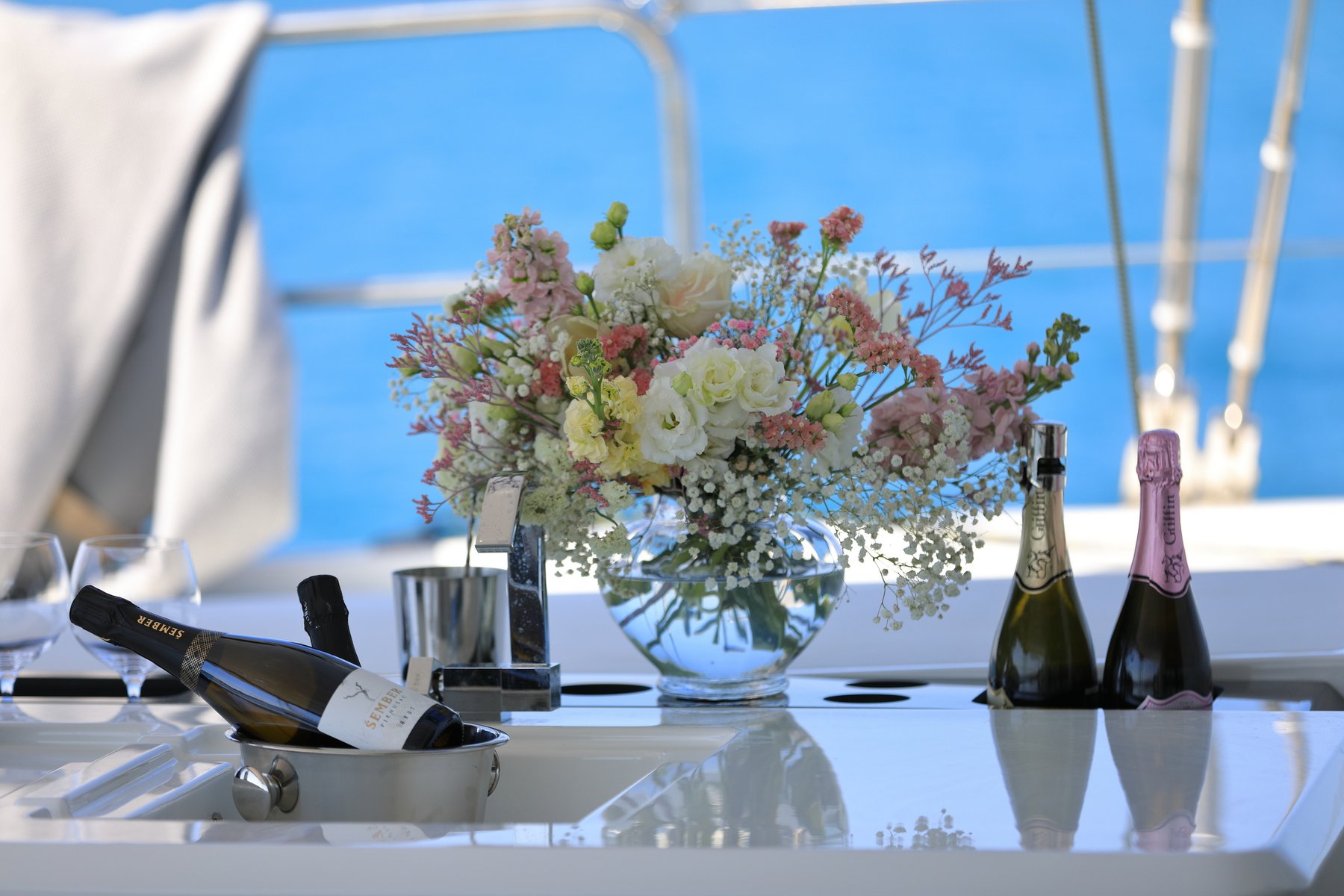 CHAMPAGNE PLEASE
