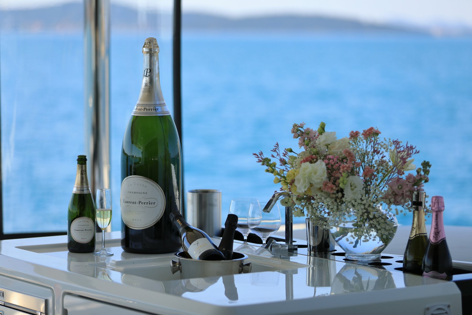 CHAMPAGNE PLEASE