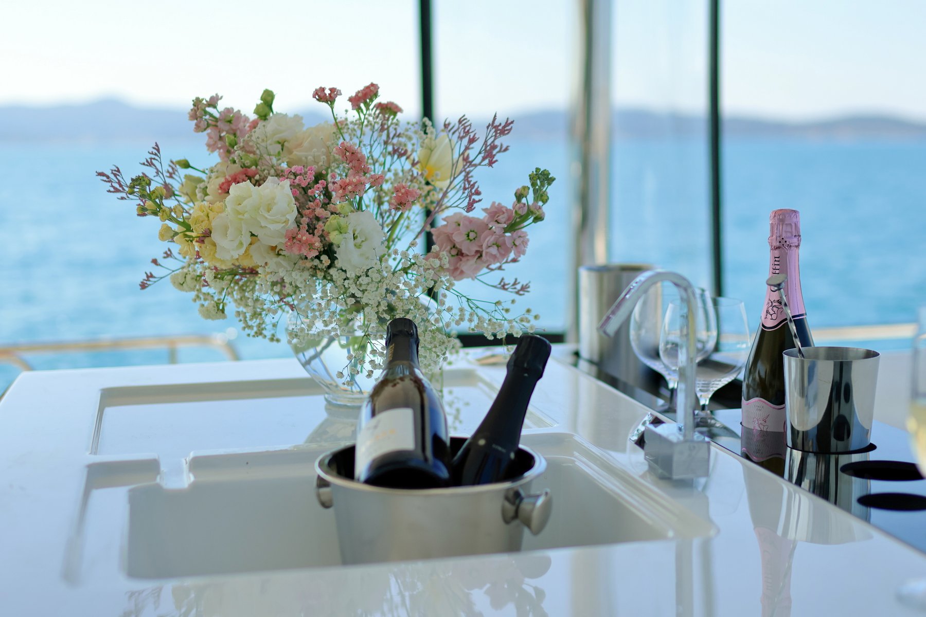 CHAMPAGNE PLEASE