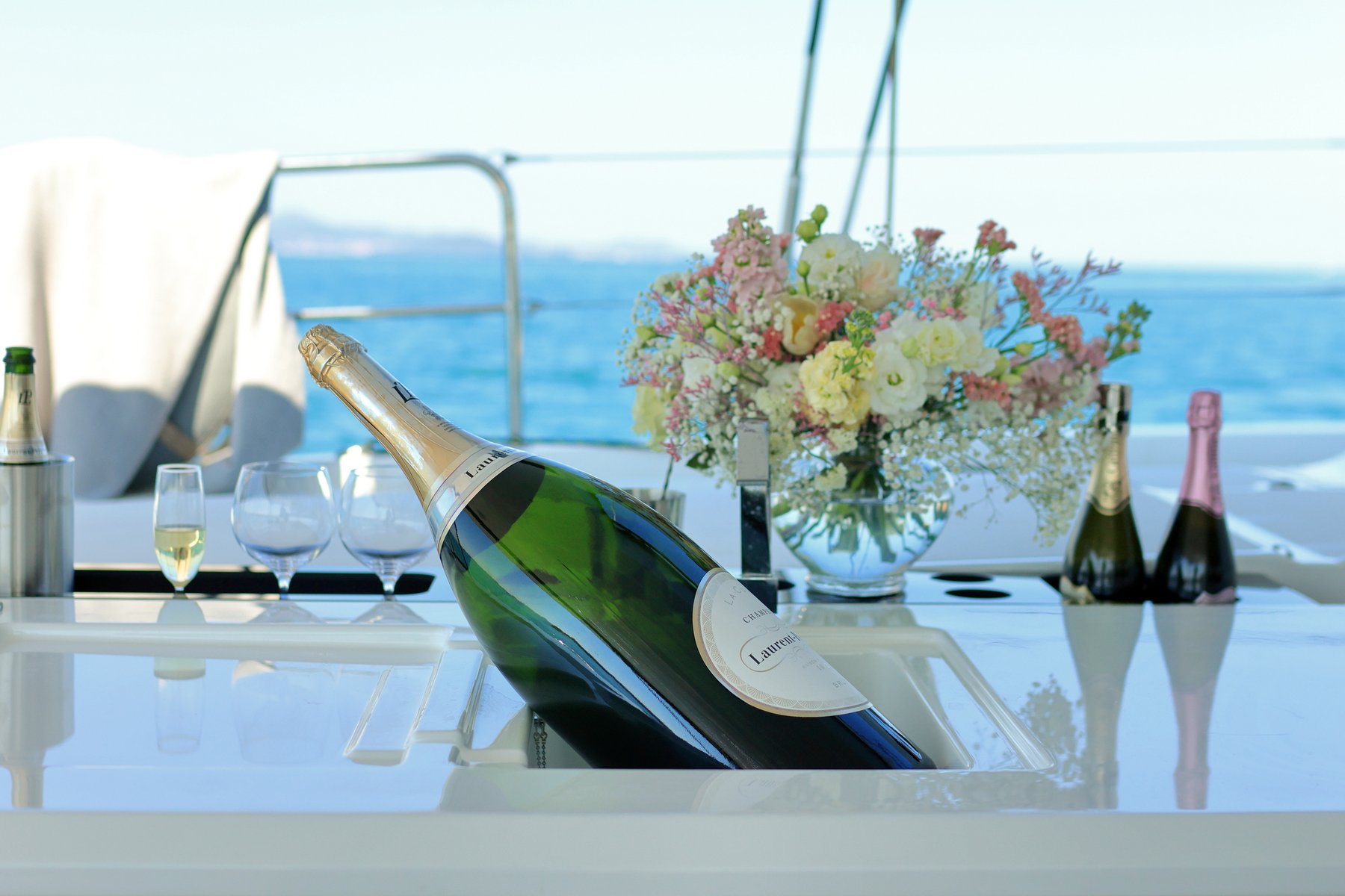CHAMPAGNE PLEASE
