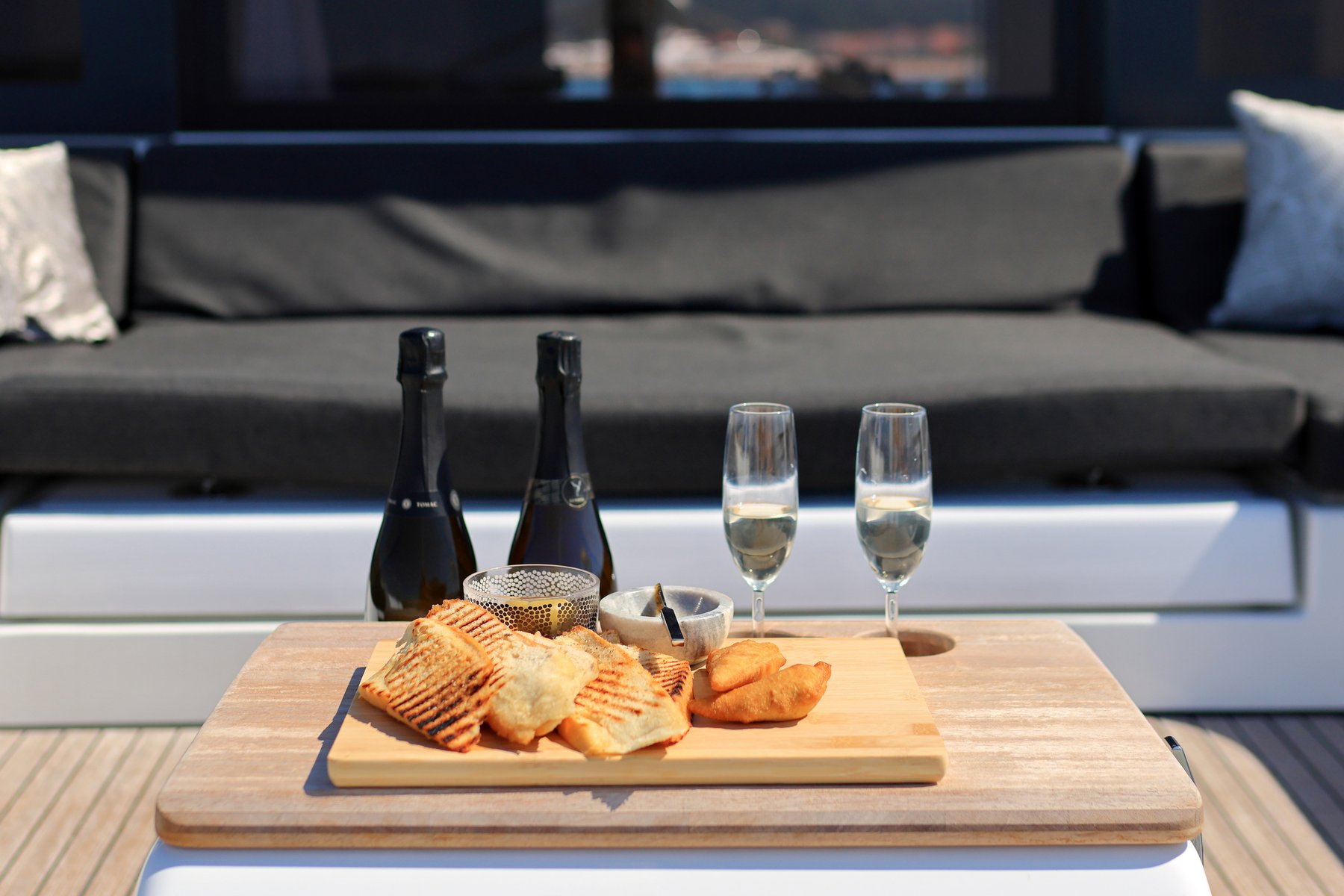 CHAMPAGNE PLEASE