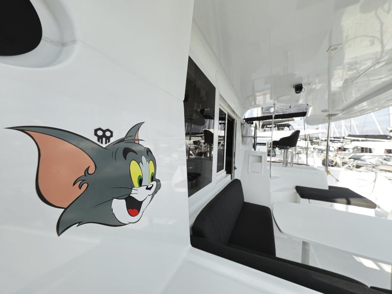 TOM & JERRY