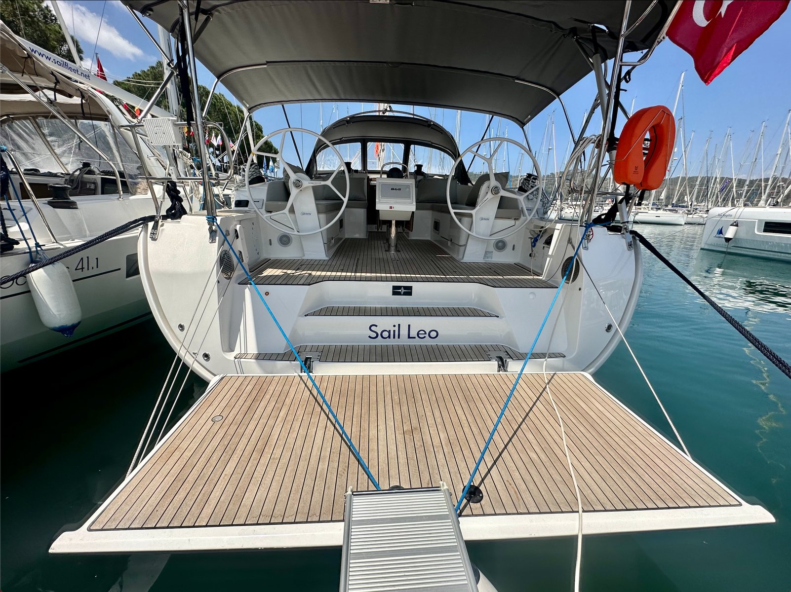 Sail Leo