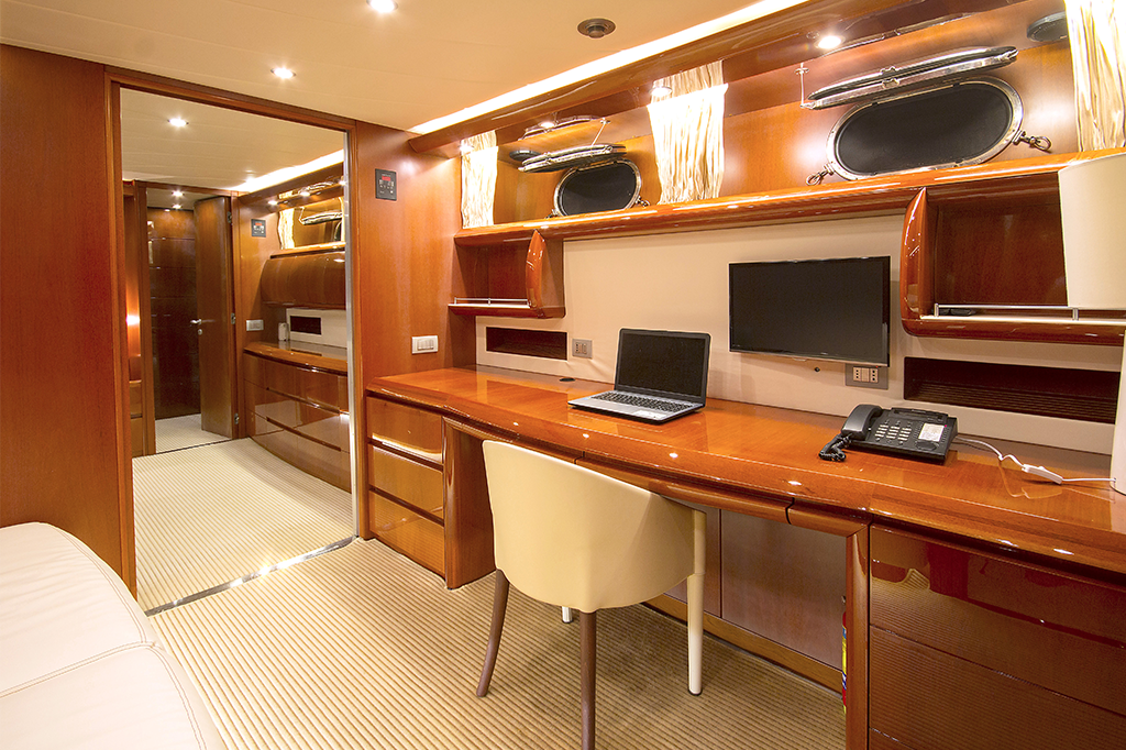 24M Deluxe Maiora Motoryacht