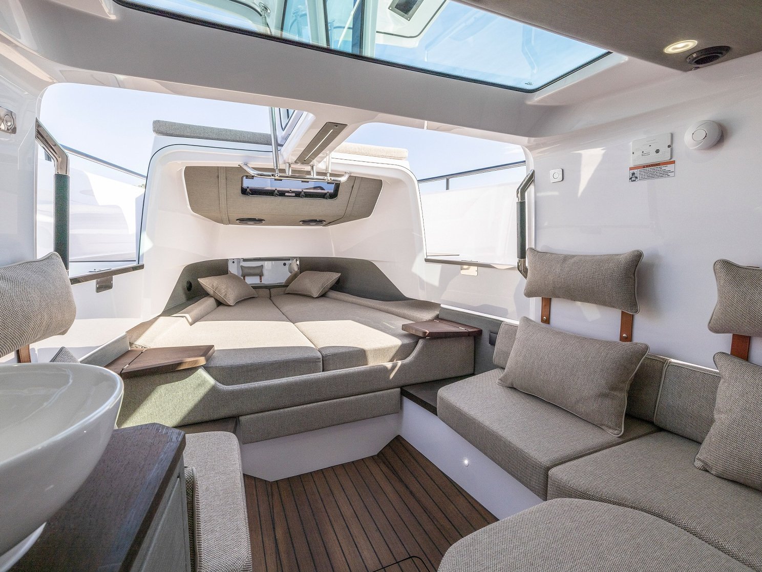 Axopar 37 XC Cross Cabin