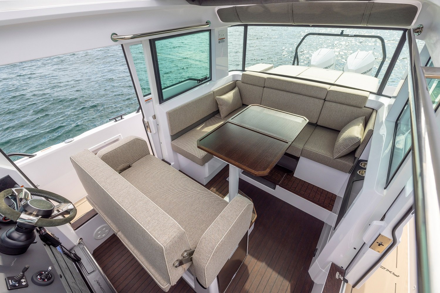 Axopar 37 XC Cross Cabin
