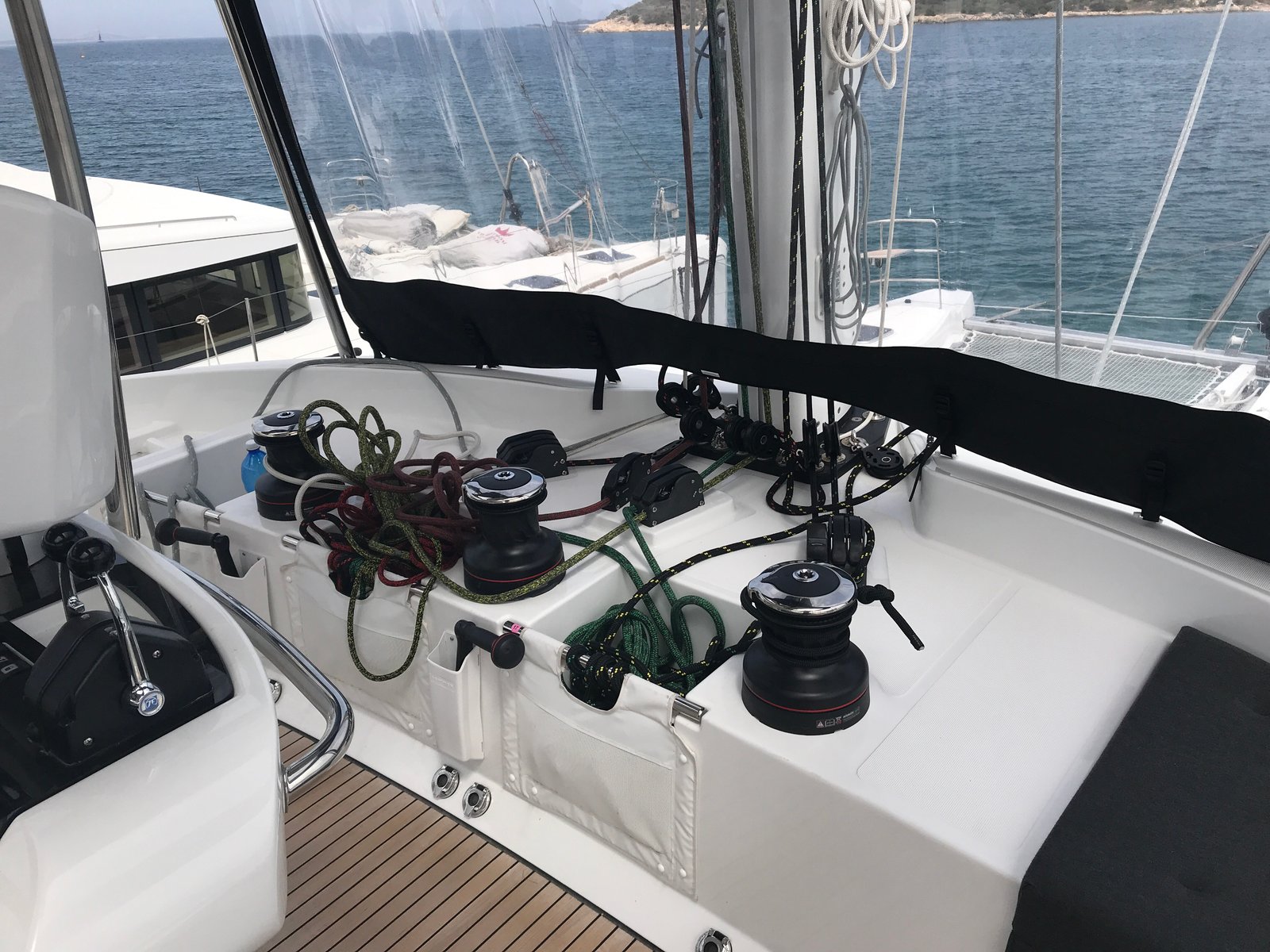 Dugongo II (SXM) (6 cab + 1 crew) (A/C, WM, Generator, Inverter, Tender Lift)