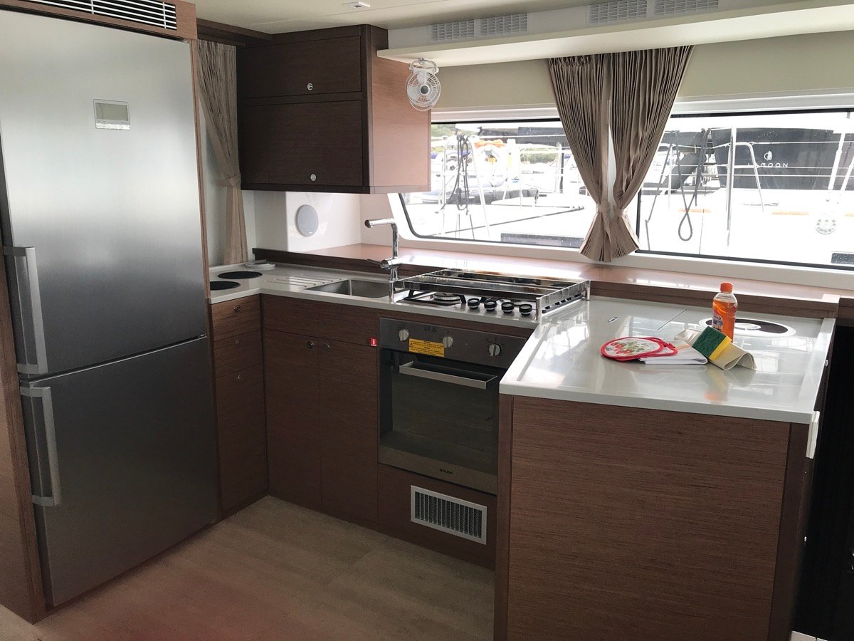 Dugongo II (PTP)(6 cab + 1 crew) (A/C, WM, Generator, Inverter, Tender Lift)