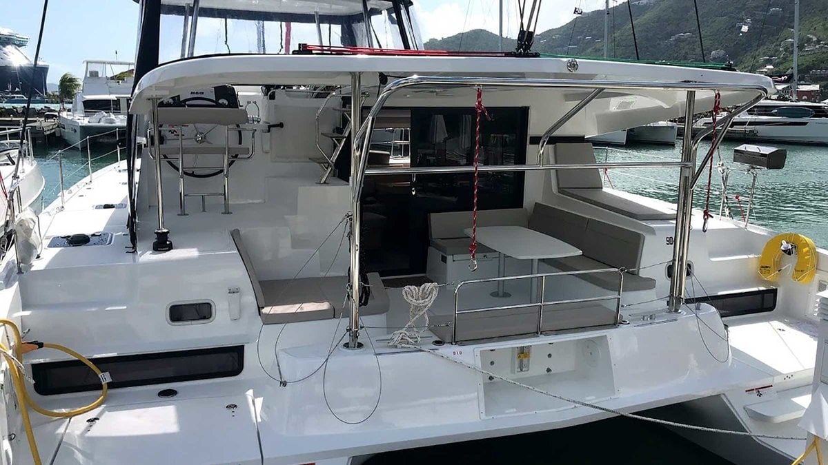 Sunsail Lagoon 424 Classic