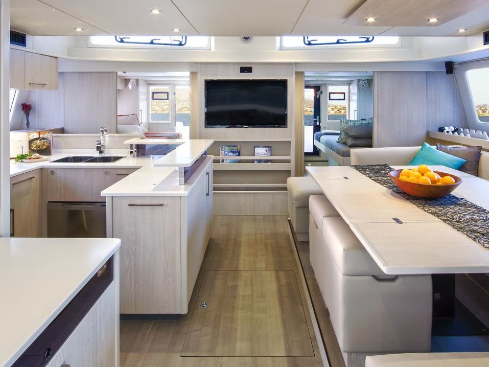 Moorings 5800 Crewed
