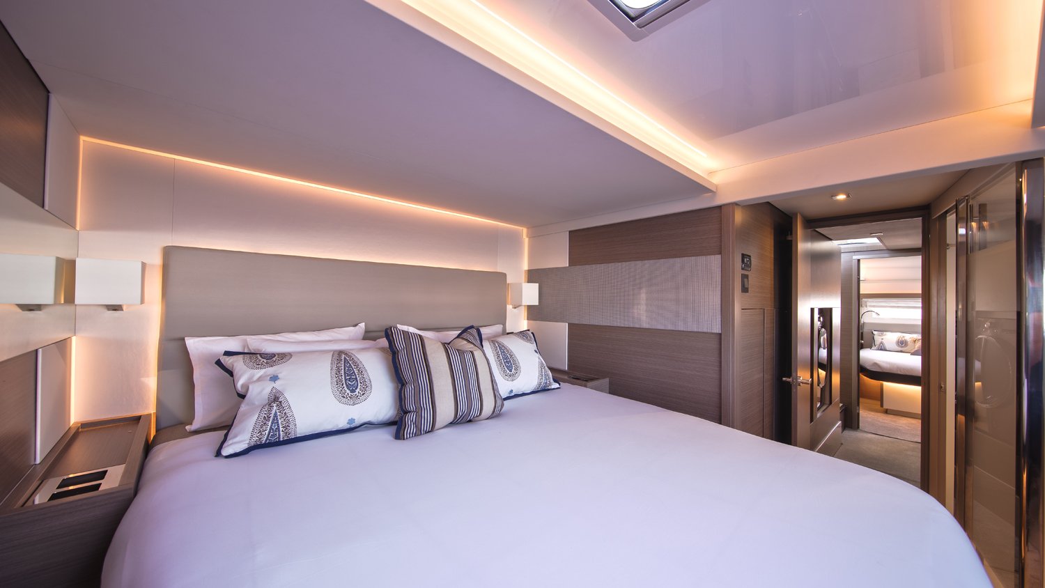 Moorings 534 PC Crewed