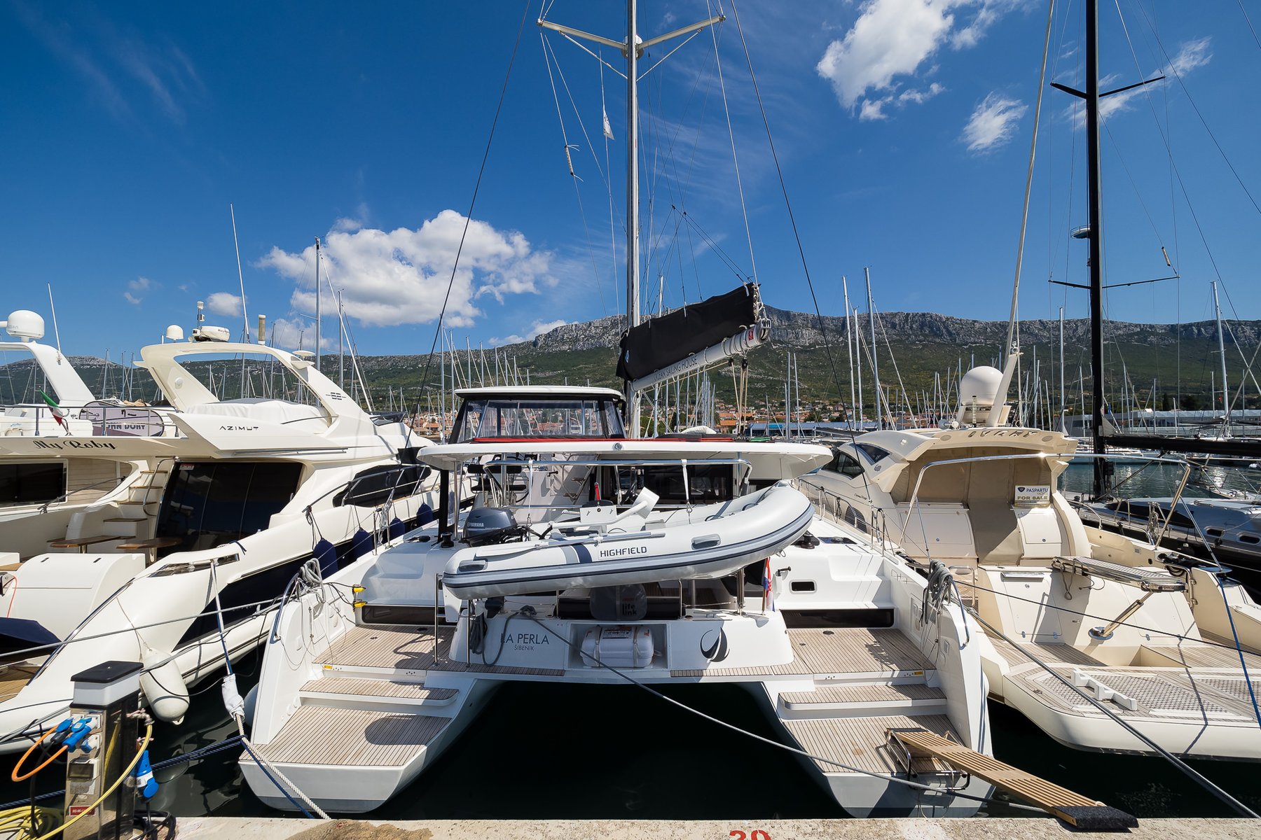 LA PERLA (WITH AC&GENERATOR OWNER VERSION)