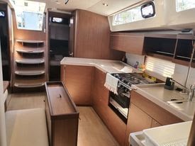Anemos (A/C , Generator 8kVA, Solar Panels, Bow Thruster, BBQ)