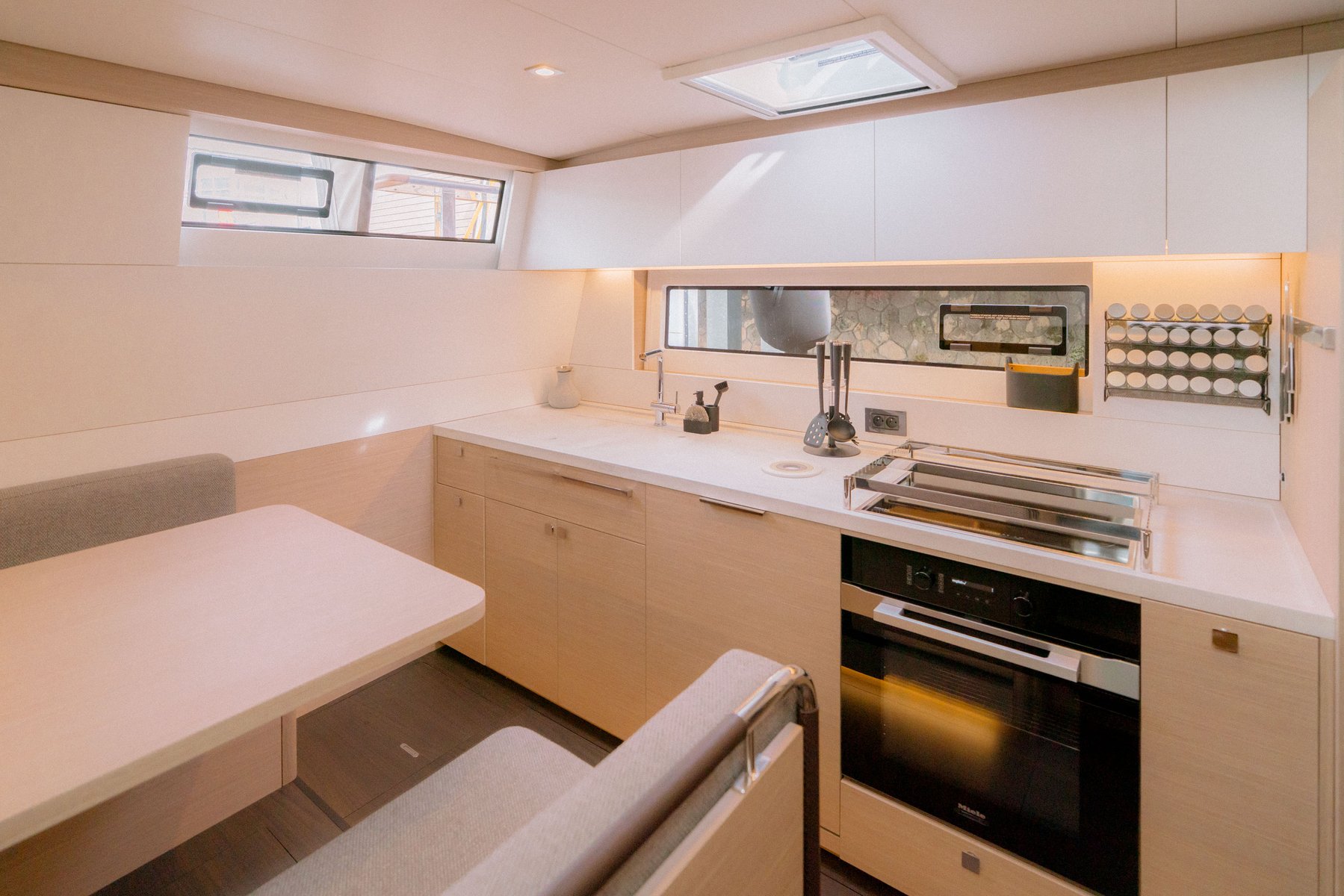 SUNNY DREAM (Fully Crewed)