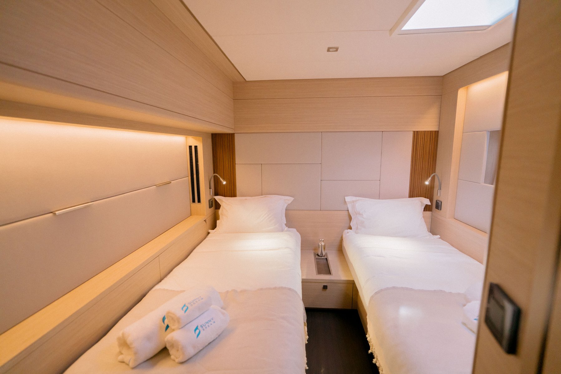 SUNNY DREAM (Fully Crewed)