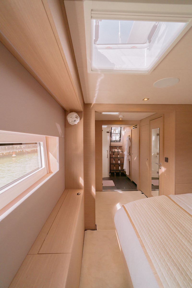 SUNNY DREAM (Fully Crewed)