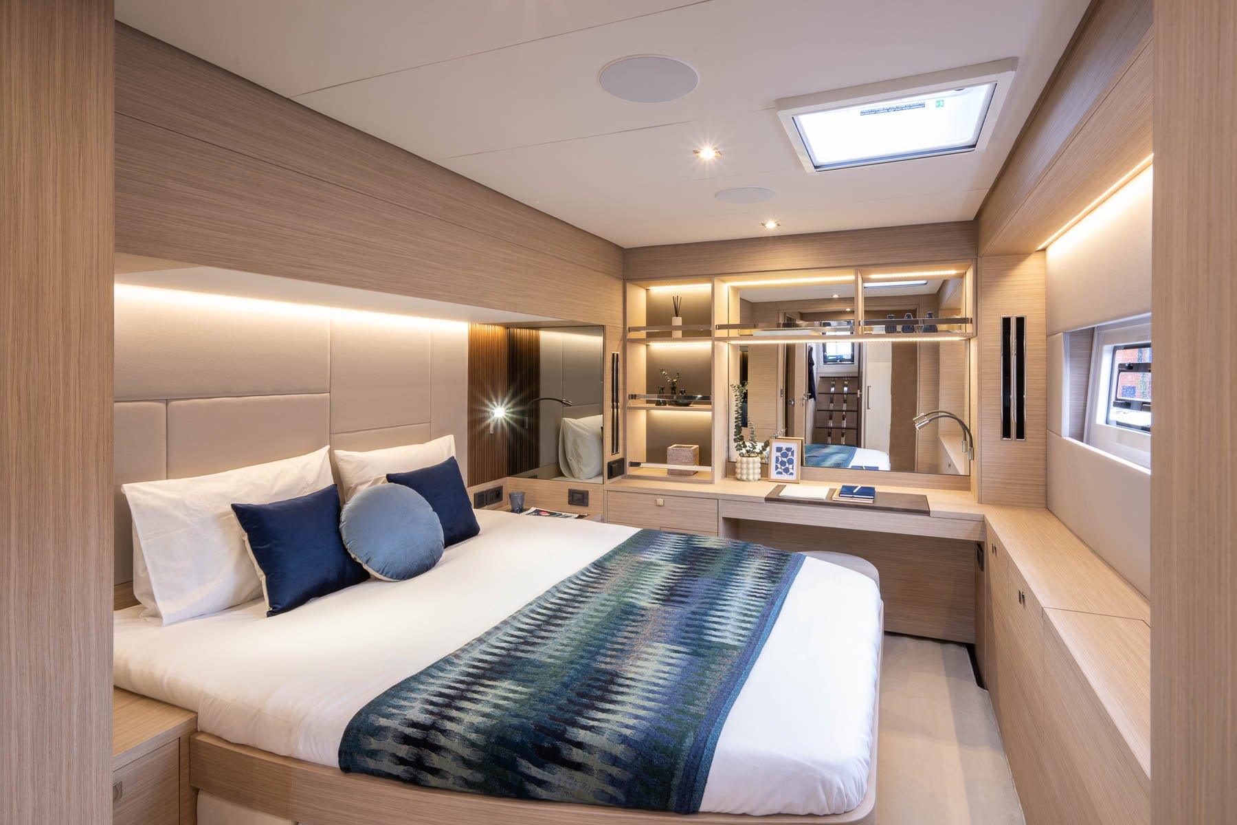 SUNNY DREAM (Fully Crewed)
