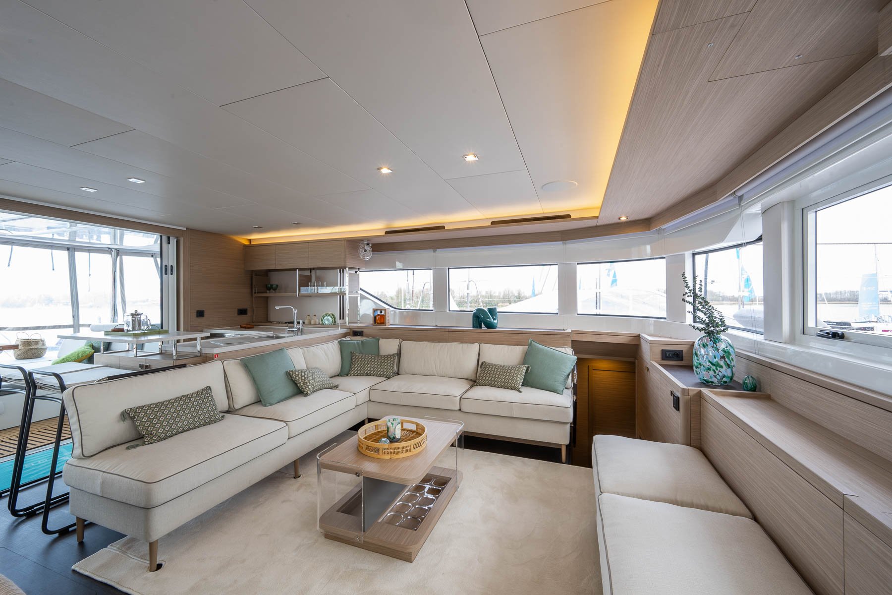 SUNNY DREAM (Fully Crewed)