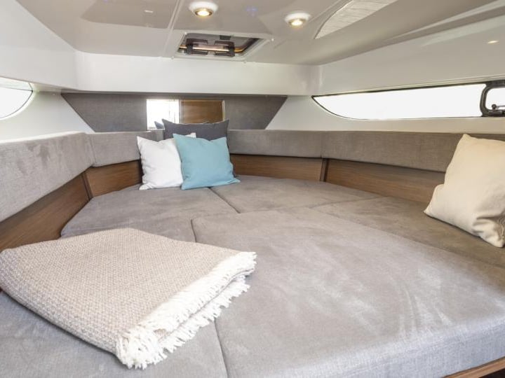 Beneteau 9