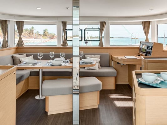 Sunsail Lagoon 424 Classic