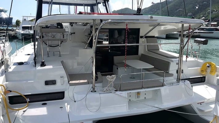 Sunsail Lagoon 424 Classic
