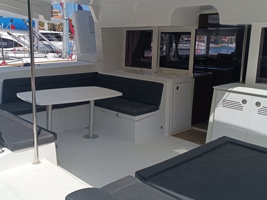 Sunsail Lagoon 450F Classic