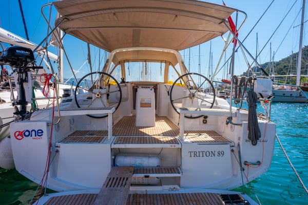 TRITON 89