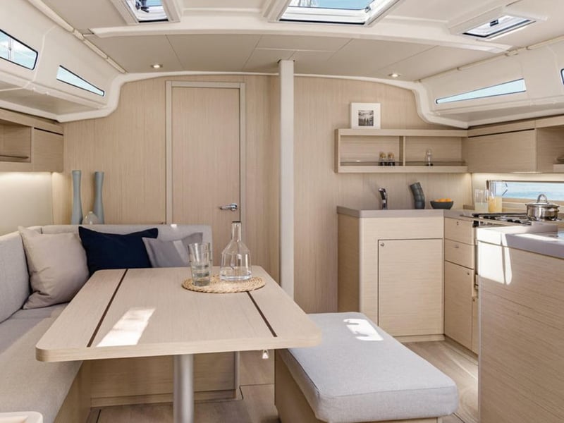 Sunsail Oceanis 40.1 Premium