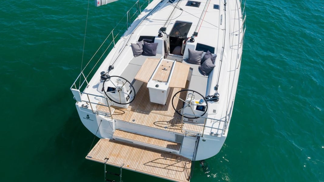 Sunsail Oceanis 40.1 Premium