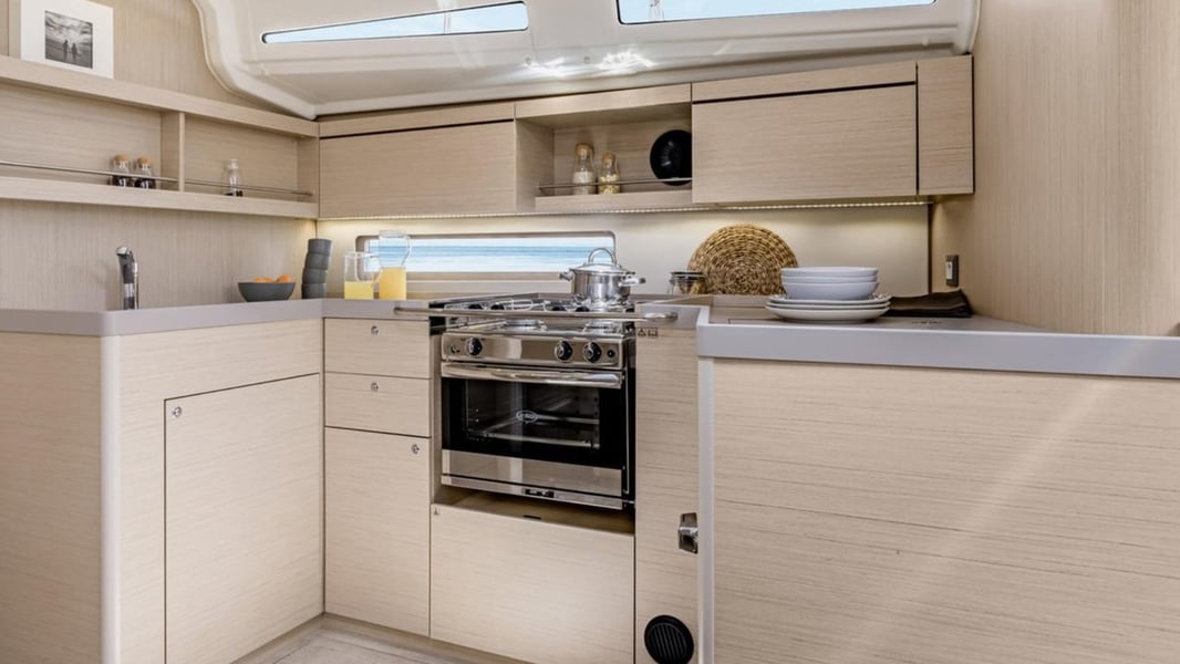 Sunsail Oceanis 40.1 Premium