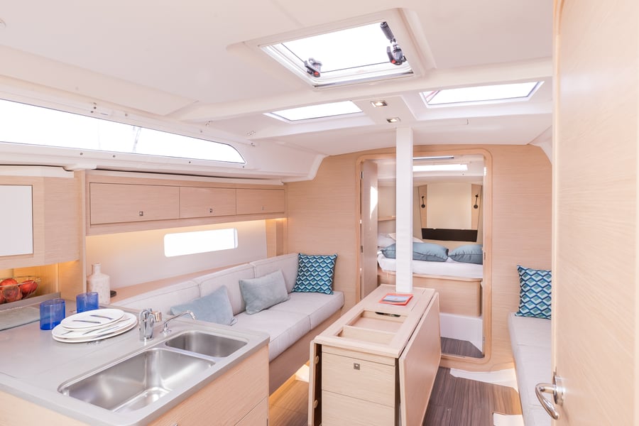 Sunsail 37.3 Premium Plus