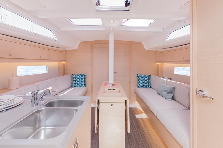 Sunsail 37.3 Premium Plus