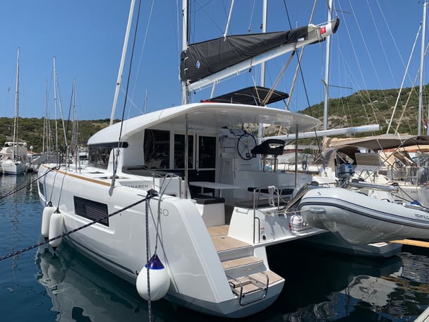 MONARCH 2020 (air condition, generator)