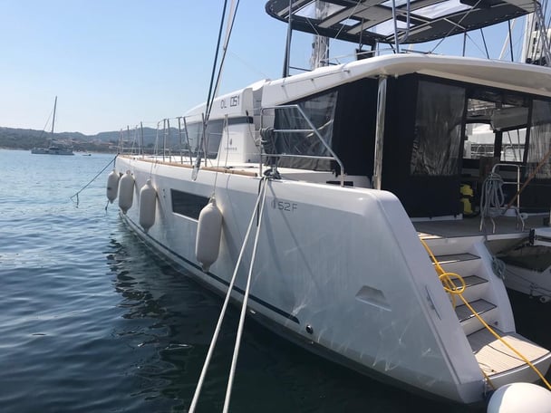 Big Mama (AC, WM, Generator, Inverter, Tender Lift)