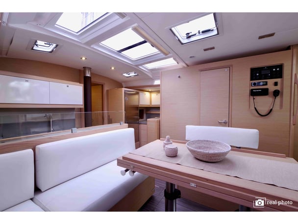 Cassiopea - A/C, Generator, Water maker, Solar Panel