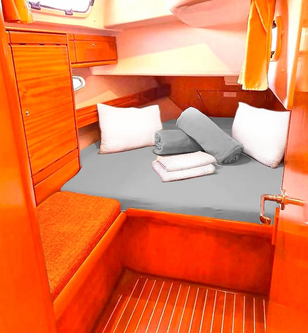 Bow cabin