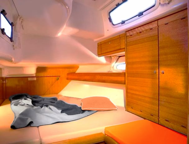 Bow cabin