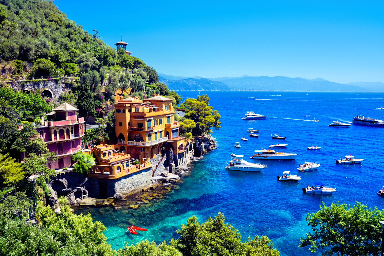 historical houses, sea and yachts